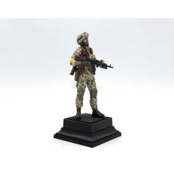 Figurine militaire : Soldat des Forces armées ukrainiennes - ICM