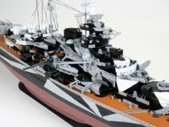 Maquette bateau : Battleship Tirpitz - Revell