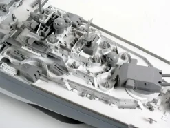 Maquette bateau : Battleship Tirpitz - Revell