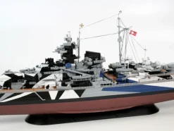 Maquette bateau : Battleship Tirpitz - Revell
