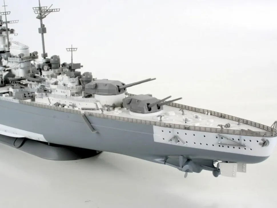 Maquette bateau : Battleship Tirpitz - Revell