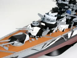 Maquette bateau : Battleship Tirpitz - Revell