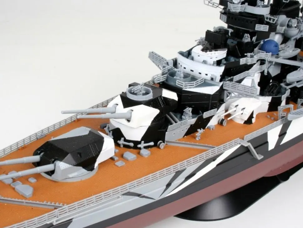 Maquette bateau : Battleship Tirpitz - Revell
