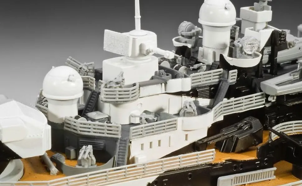 Maquette bateau : Battleship Tirpitz - Revell