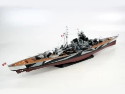 Maquette bateau : Battleship Tirpitz - Revell