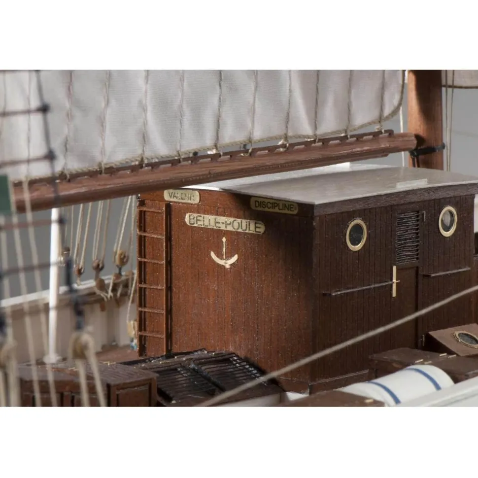Maquette bateau en bois : La Belle Poule - Dusek