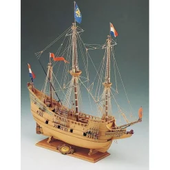 Maquette bateau en bois : Half Moon - Corel