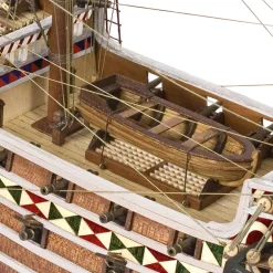 Maquette de bateau en bois : HMS Revenge - OCCRE