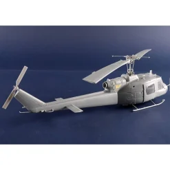 Maquette Hélicoptère : UH-1B Huey in 1:35 - Trumpeter