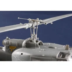 Maquette Hélicoptère : UH-1B Huey in 1:35 - Trumpeter