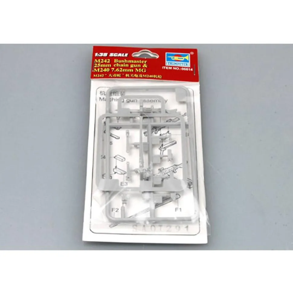 Maquette Pistolets à chaîne M242 Bushmaster 25 mm et M240 7,62 mm - Trumpeter