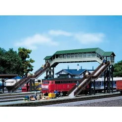 Modélisme ferroviaire HO : Passerelle couverte pour piétons - Faller