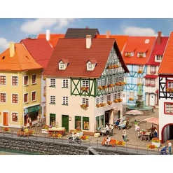 Modélisme HO : Maison de ville avec passage - Faller